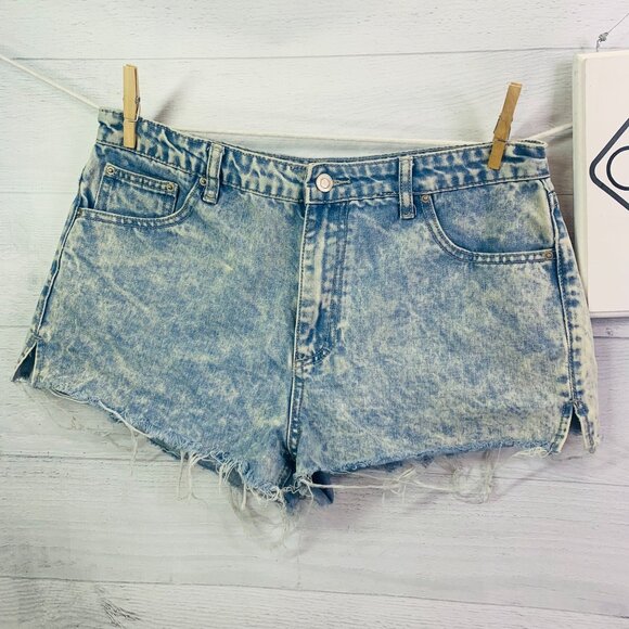 Forever 21 Womens High Rise Acid Wash Denim Shortie Shorts Cut Off Size 30 - Picture 4 of 8